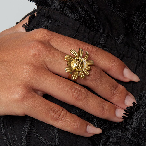Statement Bloemen Ring - verstelbaar design en gemaakt van stainless steel - om de vinger gedragen