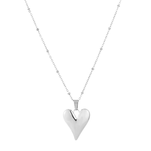 Minimalistische zilverkleurige ketting met hartvormige hanger en bolaccenten – romantisch accessoire voor elke gelegenheid.