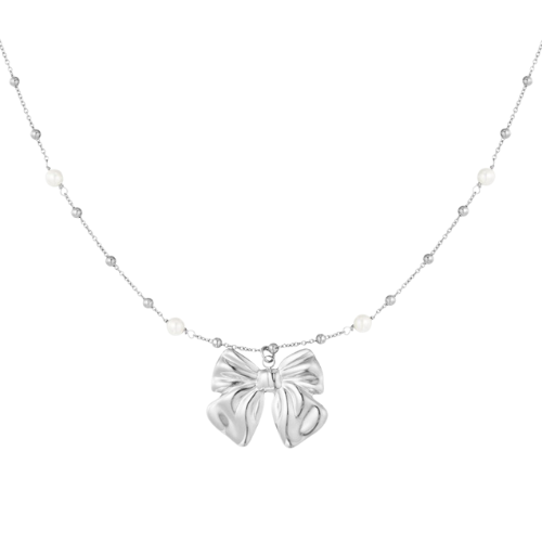 Zilverkleurige parelketting met elegante strikhanger – romantische en verfijnde damesketting met subtiele pareldetails