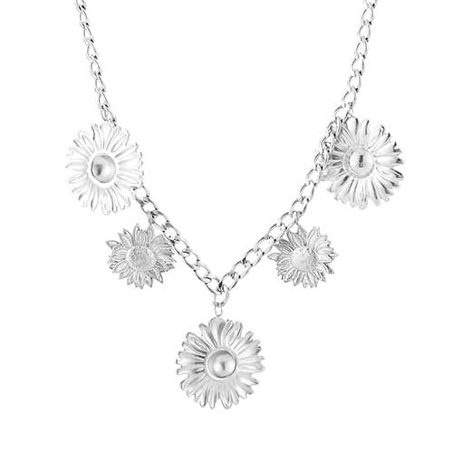 Zilverkleurige RVS ketting met grote bloemenbedels, waaronder zonnebloemen – elegant en natuurlijk sieraad voor elke gelegenheid.