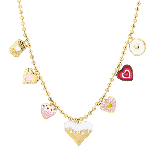 Vrolijke gouden ketting met kleurrijke hartjes bedels – productfoto op witte achtergrond