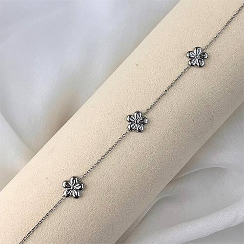 Zilverkleurig bloemen enkelbandje van roestvrij staal, verstelbaar en lichtgewicht