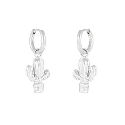 Zilverkleurige RVS hoepeloorbellen met minimalistische cactus in pot bedel, boho stijl.