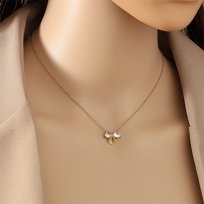 Stainless steel goudkleurige ketting met elegante strik en fonkelende hartvormige zirkoniasteentjes
