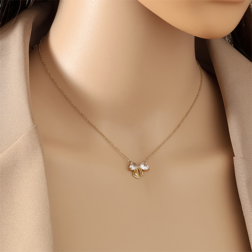 Stainless steel goudkleurige ketting met elegante strik en fonkelende hartvormige zirkoniasteentjes