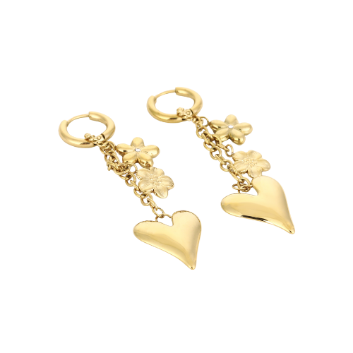 Set goudkleurige Floralove oorbellen liggend weergegeven – sierlijke oorbellen met bloemen en hartvormige hangers.