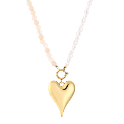 Harmony Ketting met witte en beige kralen en goudkleurige hartbedel voor een elegante en romantische uitstraling