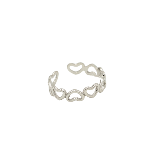 Zilverkleurige hartjesring met open design, liggend weergegeven op witte achtergrond – verstelbaar en perfect als romantisch accent.