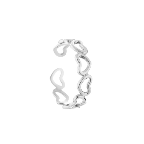 Minimalistische zilveren ring met uitgesneden hartjes in een open banddesign – elegant, verstelbaar en tijdloos.