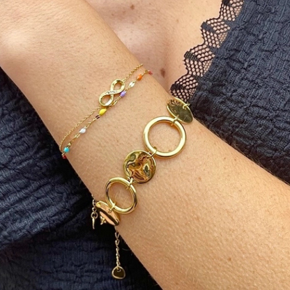 Stijlvolle chunky ronde dames armband van stainless steel gecombineerd met diverse armbanden