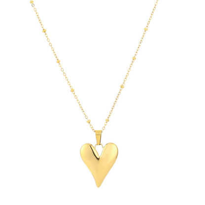 Minimalistische gouden ketting met hartvormige hanger en fijne bolaccenten – stijlvol damesaccessoire.