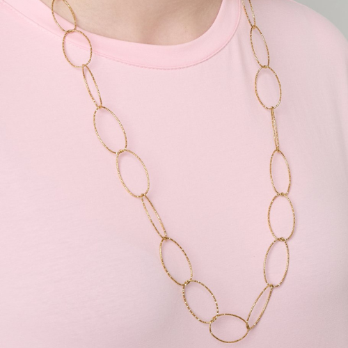 Lange goudkleurige ketting met grove ovale schakels - ook ideaal voor jouw dagelijkse look - te combineren met kortere kettingen