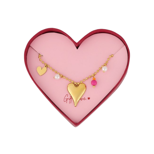 Mellie armband met goudkleurige hartbedels, parels en roze glaskraal in luxe hartvormige giftbox