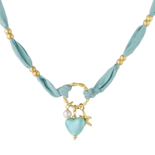 Sienna Ketting met turquoise stoffen band, gouden kralen en hanger met turquoise hartje, parel en gouden zeester