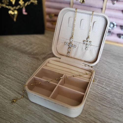 Sieradenbox M – verrassingspakket met sieraden in luxe wit sieradendoosje, ideaal cadeau voor haar