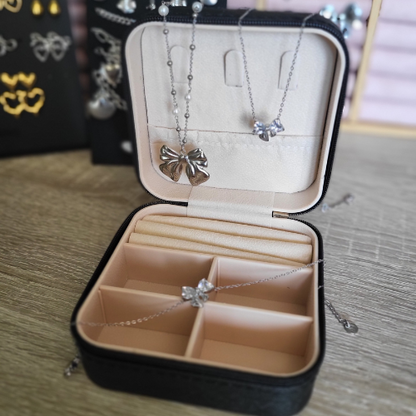 Sieradenbox M – verrassingspakket met sieraden in luxe zwart sieradendoosje, ideaal cadeau voor haar