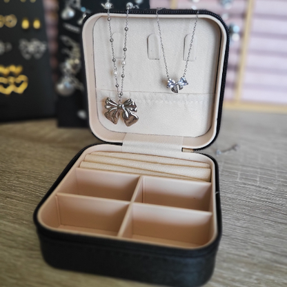 Sieradenbox S – verrassingspakket met sieraden in luxe zwart sieradendoosje, ideaal cadeau voor haar