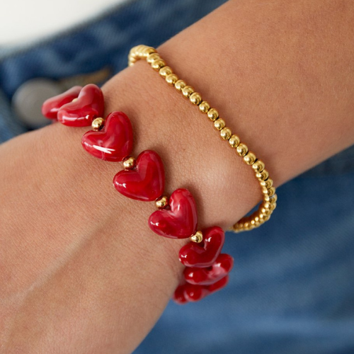 Goudkleurige armband met 4mm kralen – Small Balls armband van roestvrij staal  gecombineerd met een roodkleurige hartjes armband