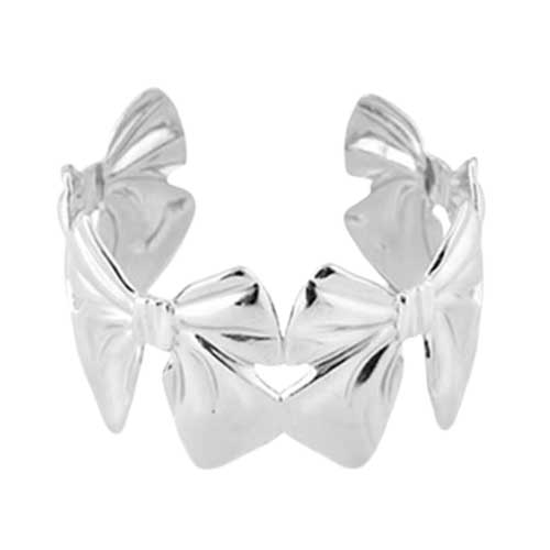 Grote zilverkleurige RVS bangle armband met meerdere strikken, minimalistisch en stijlvol design.