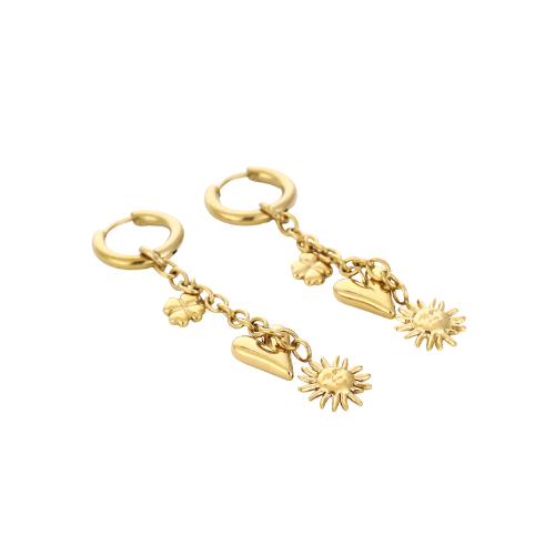 Set goudkleurige Sunnyheart oorbellen liggend weergegeven – speelse sieraden met symbolische zon-, hart- en bloembedels.