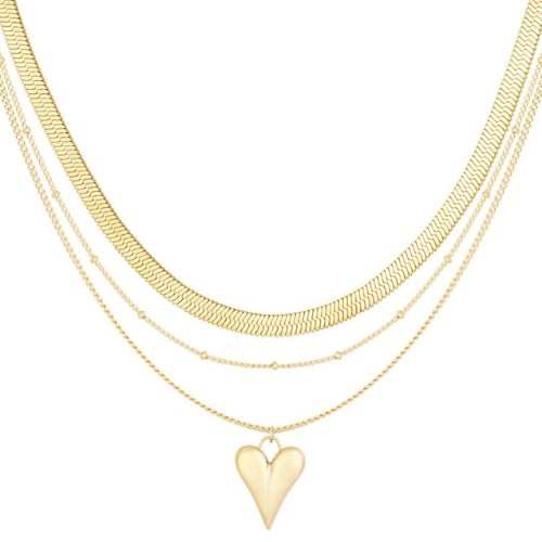 Goudkleurige Triple Love ketting met drie lagen schakels en een hartvormige hanger voor een romantische en elegante uitstraling
