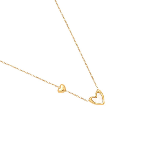 Een goudkleurige minimalistische ketting met een goudkleurig hartje en een hartjes gevuld met natuursteen