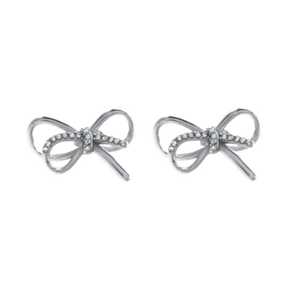 Zilverkleurige strikvormige oorbellen met zirkonia steentjes – roestvrijstalen twinkle bow oorstekers voor een elegante en tijdloze uitstraling